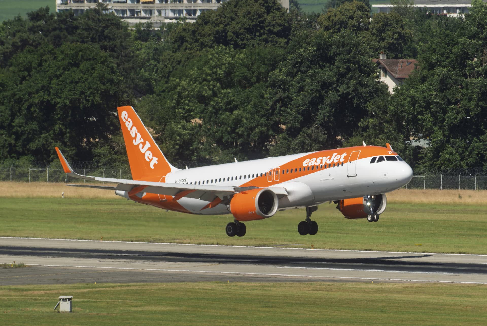 avion de la compagnie low cost easyjet avion de la compagnie low cost easyjet
