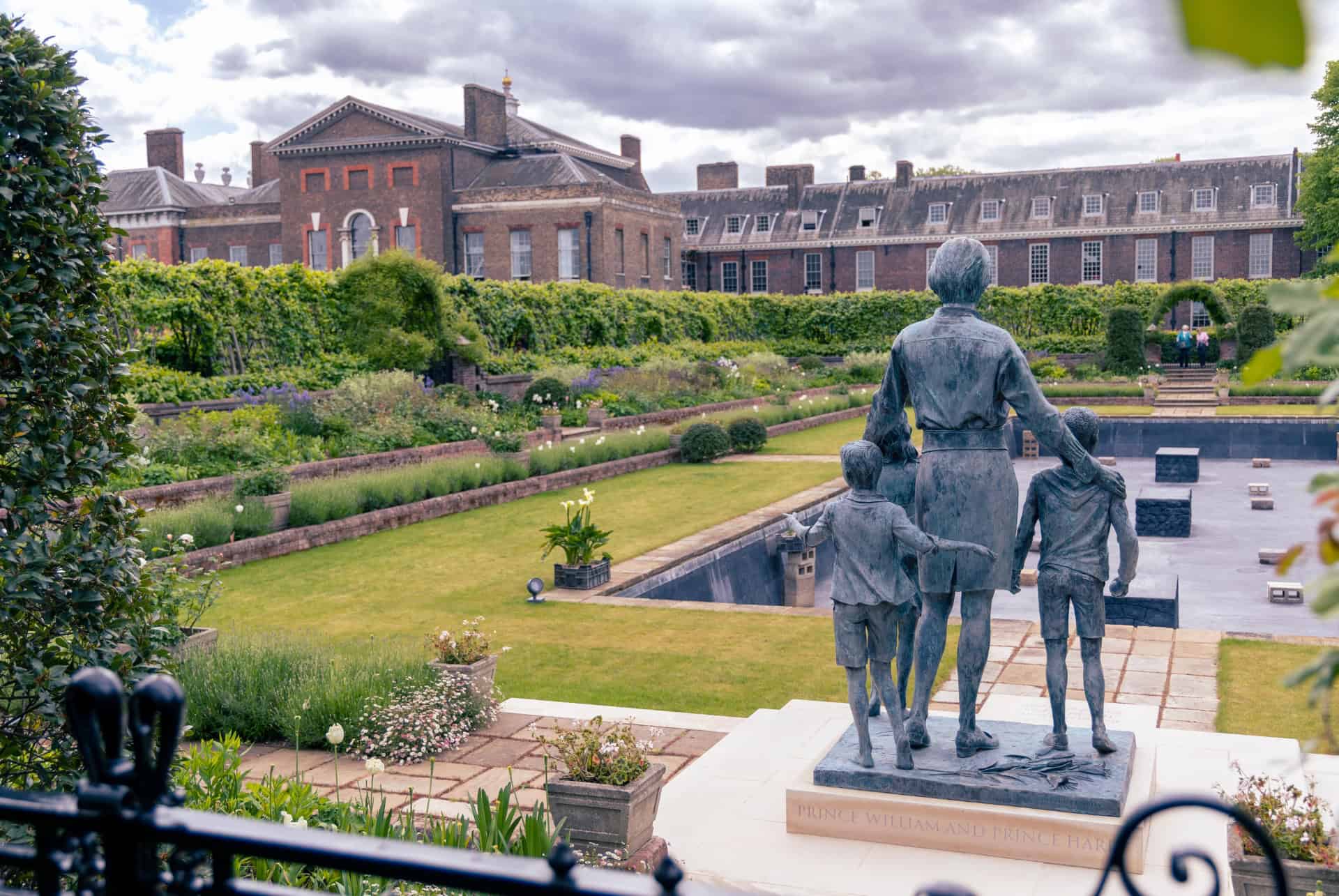 kensington palace statue lady diana kensington palace statue lady diana