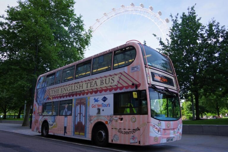 Afternoon Tea Bus avec un verre de Prosecco