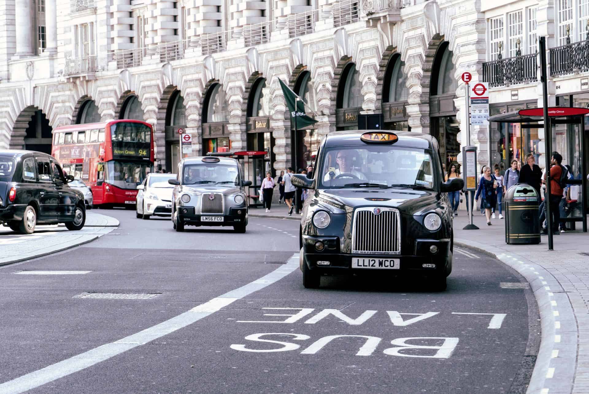 rue avec black cab londres rue avec black cab londres