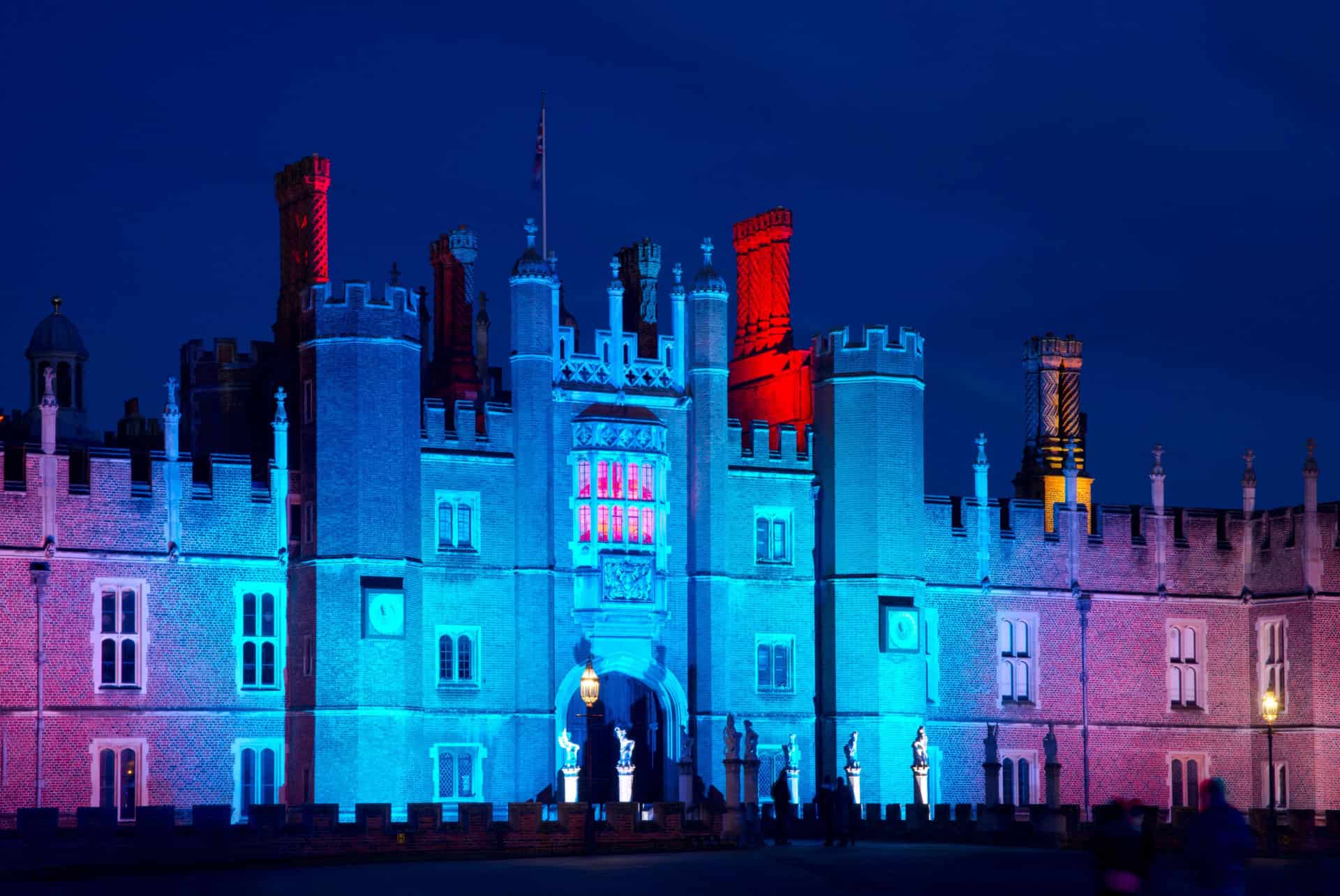 hampton court palace spectacle lumieres hampton court palace spectacle lumieres