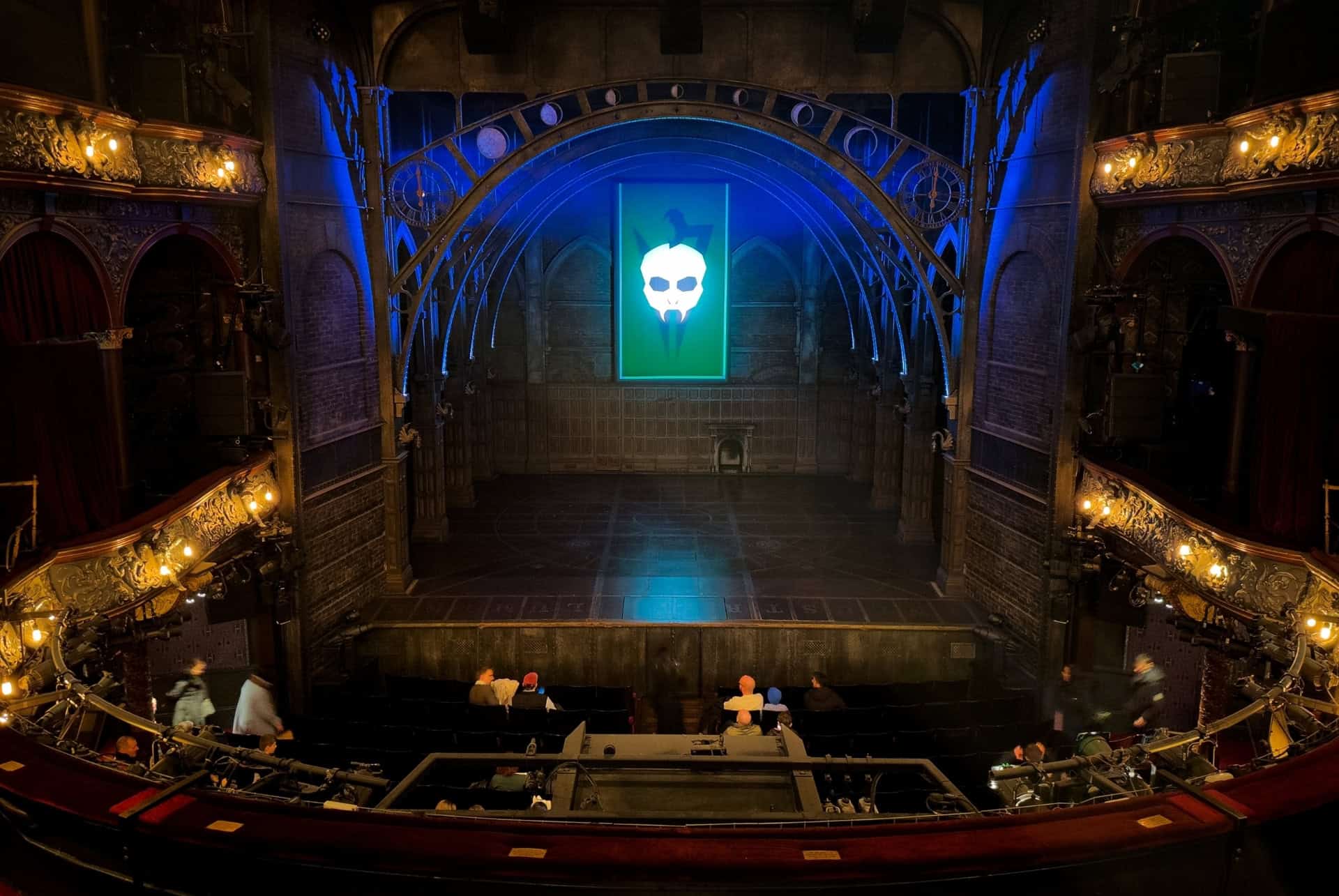 harry potter cursed child palace theater interieur harry potter cursed child palace theater interieur